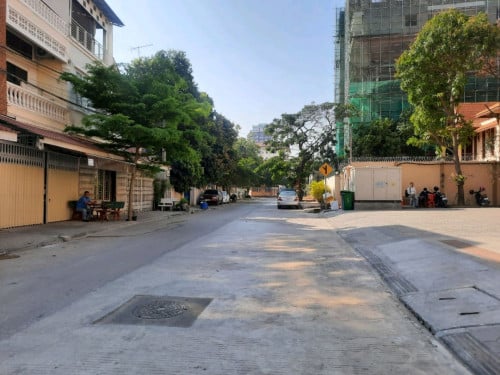 ផ្ទះលក់ លើផ្លូវ ៥៩៦ សង្កាត់បឹងកក់ 2 ខណ្ឌទួលគោក