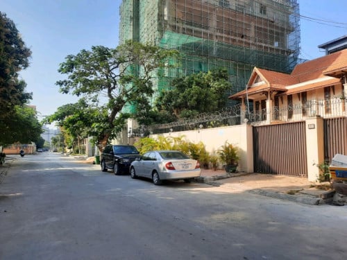 ផ្ទះលក់ លើផ្លូវ ៥៩៦ សង្កាត់បឹងកក់ 2 ខណ្ឌទួលគោក