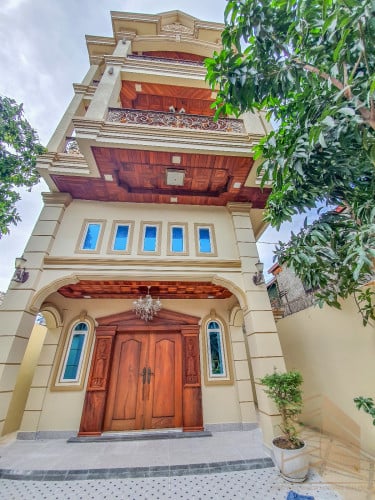 6​ bedroom Townhouses available for rent in Boeng Tummpun Area