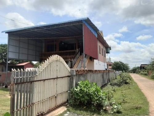 ផ្ទះជួល លើផ្លូវភ្លោះក្រុងក្រចេះ