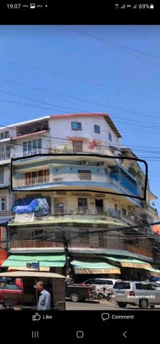 ផ្ទះកណ្កាល់ទីក្រុងផ្សារធំថ្មី