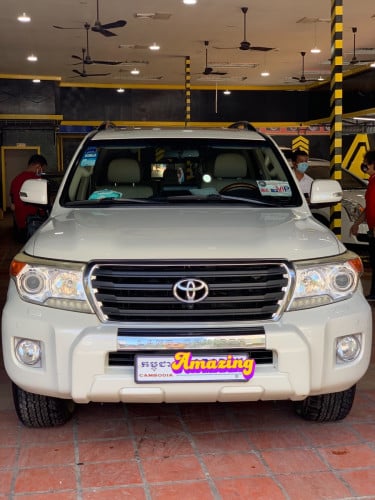 តំលៃទន់ៗ កាត់បានមុនចំនេញ TOYOTA LANDCRUISER V6 សាំង ឆ្នាំ 2012 (ស្ស៊ីន) Full Option Plus
