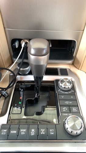 តំលៃទន់ៗ កាត់បានមុនចំនេញ TOYOTA LANDCRUISER V6 សាំង ឆ្នាំ 2012 (ស្ស៊ីន) Full Option Plus