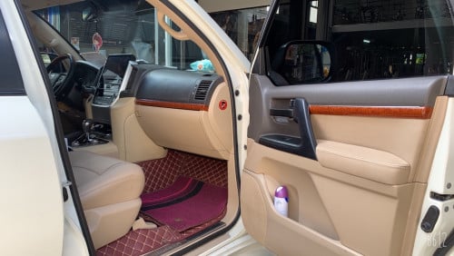 តំលៃទន់ៗ កាត់បានមុនចំនេញ TOYOTA LANDCRUISER V6 សាំង ឆ្នាំ 2012 (ស្ស៊ីន) Full Option Plus