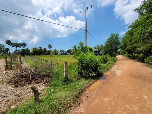 លក់ដីផ្ទាល់ខ្លួននៅជិតផ្សារសេះសរ ក្រុងកែប ខេត្តកែប