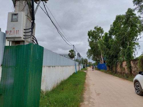 ដីខណ្ឌពោធិសែនជ័យជិតផ្លូវទំនប់កប់ស្រូវ