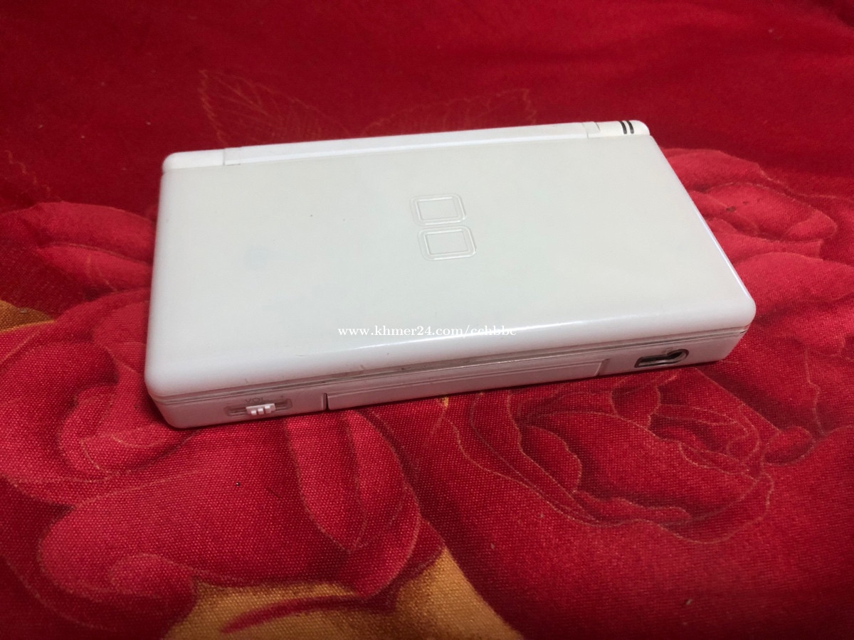 Nintendo DS Lite jailbreak 64g in Phnom Penh, Cambodia on