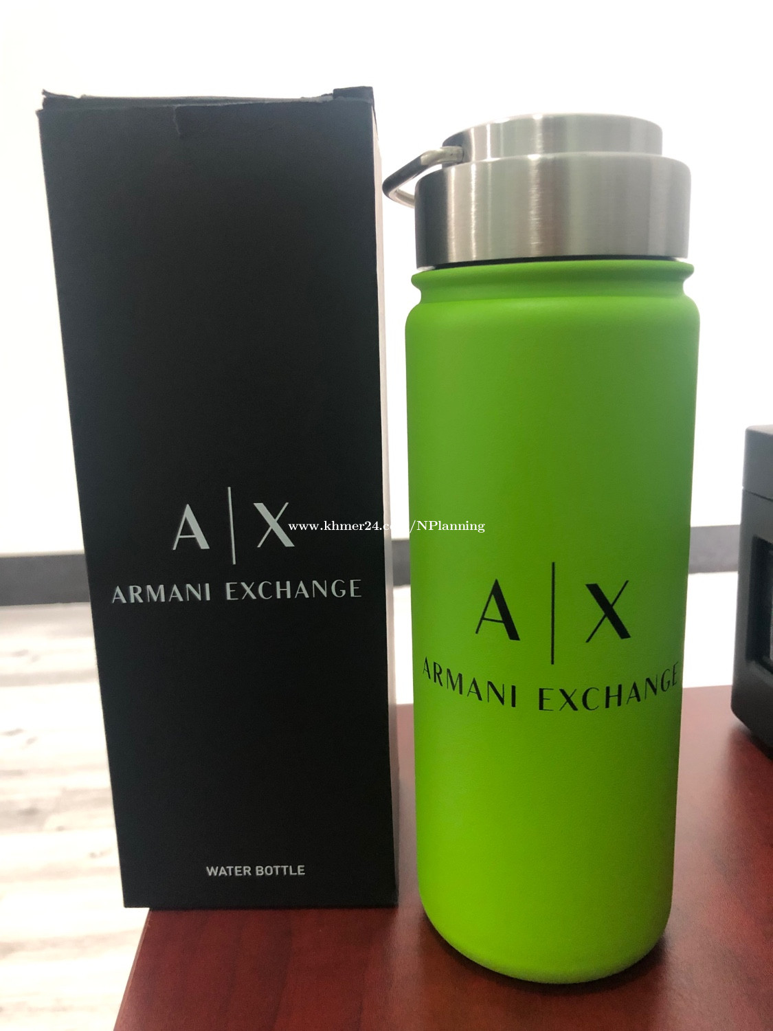 ARMANI EXCHANGE Water bottle New and unused price 20.00 in Phnom