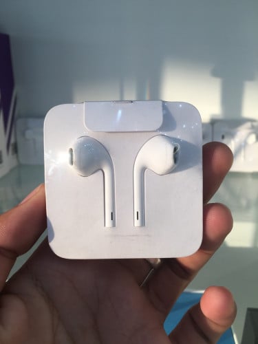 កាសស៊ីនដកពីប្រអប់ Original from Apple (ដុយកាស Lightning)
