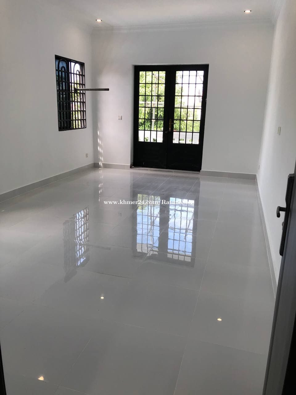 វីឡាជួល ជិតមន្ទីរពេទ្យអន្តរជាតិសែនសុខ Villa for Rent near Sen Sok