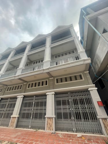 ផ្ទះល្វែង ជួល/លក់ ជិតស្ថានីយ៍ទូរទស្សន៍បាយ័ន