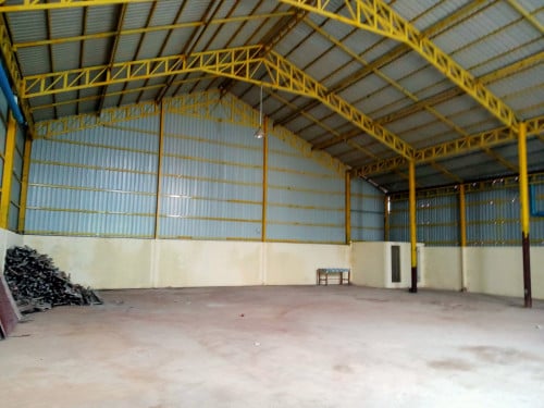 ឃ្លាំងសម្រាប់ជួលនៅក្រោយព្រលាន