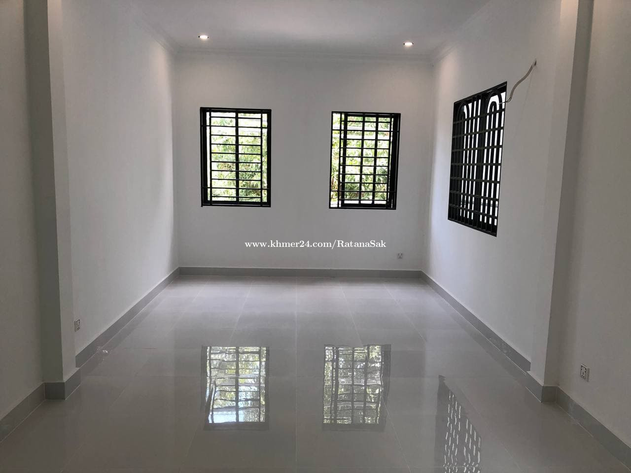 វីឡាជួល ជិតមន្ទីរពេទ្យអន្តរជាតិសែនសុខ Villa for Rent near Sen Sok