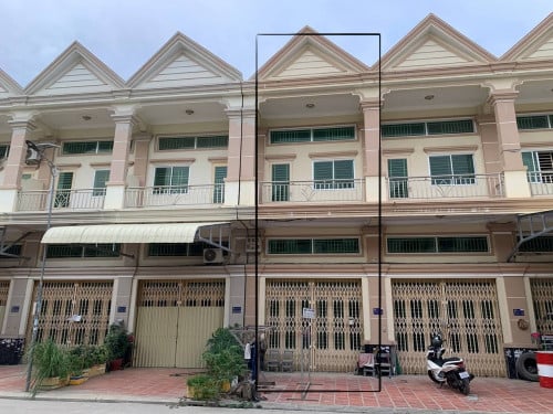 លក់ផ្ទះ  (sell House) ស្ថិតក្នុងតំបន់​ល្អ និង​ ទឹកមិនលិច