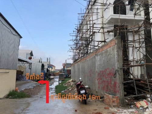 ដីលក់ក្រោមទីផ្សារ ក្បែរបុរីពិភពថ្មីឈូកវ៉ា២ 4.2mx13m