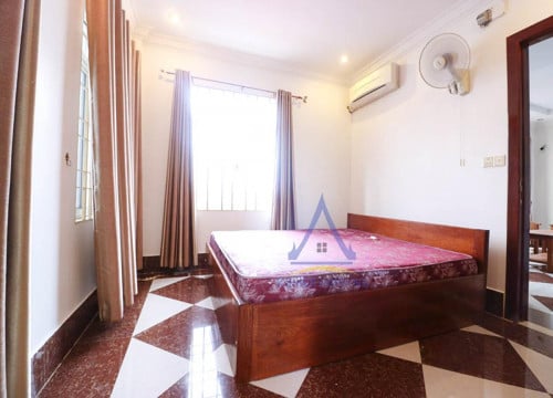 Toul Tom Pong area | Fully furnished 1 beds with lift for rent near Russian Market