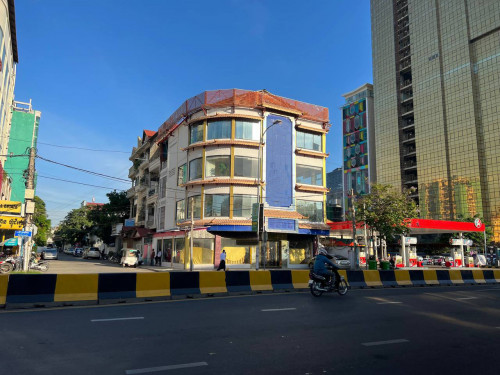 អគារសម្រាប់ជួល នៅមហាវិថីព្រះមុន្នីវង្ស  /Building for rent on Preah Monivong Blvd