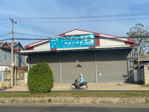 ឃ្លាំងសម្រាប់ជួលនៅលើកផ្លូវចំការដូង