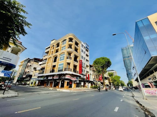 Corner Hotel For Rent Near Nigh Market, Riverside, 17Rooms, 04Floors, 3,000$ Per Month