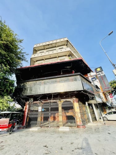 Corner Pub-Restaurant For Rent Along Riverside Road, Phsar Kandal Area, 6,500$ Per Month