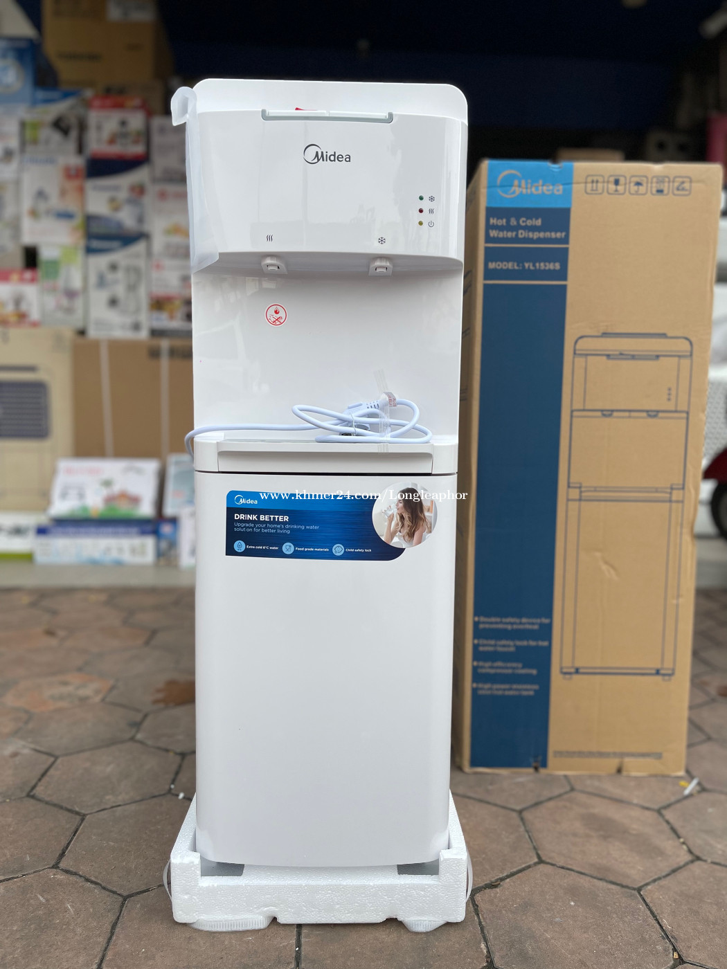 Midea water dispenser hot and cold ក្នុង ភ្នំពេញ, កម្ពុជា on