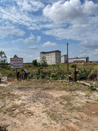 ដីលក់បន្ទាន់ជាប់ផ្លូវជាតិ48   ជិតគល់ស្ពានអណ្តូងទឹក  ស្រុកបុទមសាគរ ខេត្តកោះកុង ទល់មុខផ្លូវចូលជីផាត