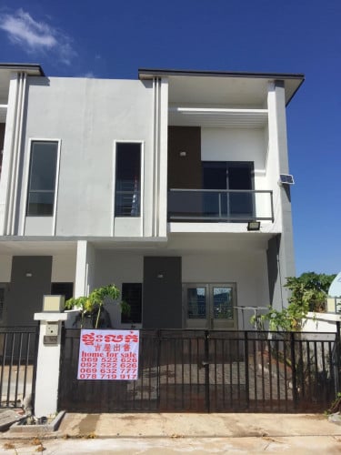 ផ្ទះសំរាប់លក់ Home For Sale ទីតាំង ក្នុងបុរី ចតុមុខសុីតធី
