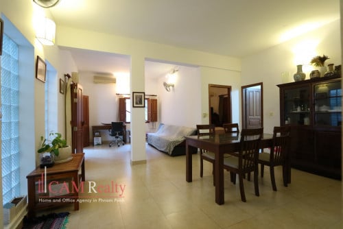 【日本語もOk】Near Bassac Lane| French colonial style 2 bedrooms apartment for rent | Swimming Pool