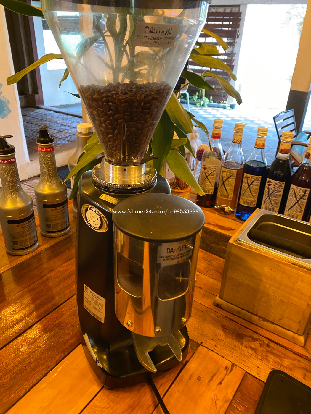 Coffee espresso machine / LA CIMBALI M27 and Free MAZZER grinder in