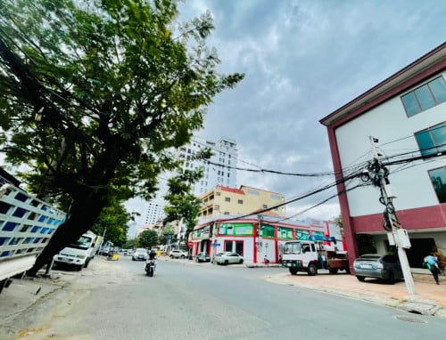 Corner Restaurant For Rent Near Soriya Shopping Center,  20x30m, 03 Floors, 10,000$ Per Month