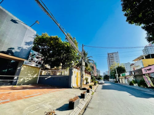 Villa-Restuarant For Rent In BKK1 Near Monivong BLVD, 17x28m, 4,000$ Per Month