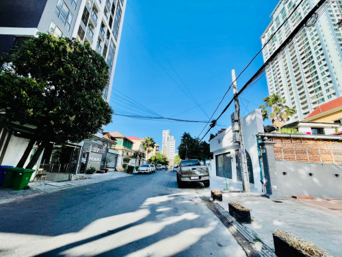 Villa-Restuarant For Rent In BKK1 Near Monivong BLVD, 17x28m, 4,000$ Per Month