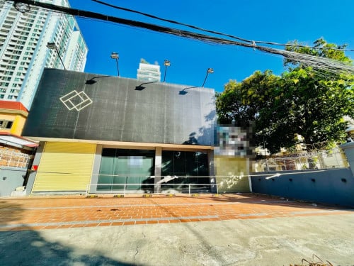 Villa-Restuarant For Rent In BKK1 Near Monivong BLVD, 17x28m, 4,000$ Per Month