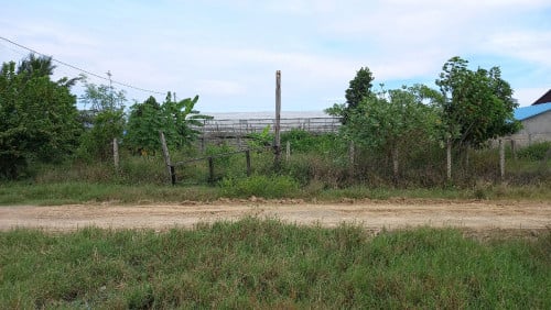 ដីលក់ ៤ឡូតិ៍ជាប់គ្នា ផ្លូវកែង