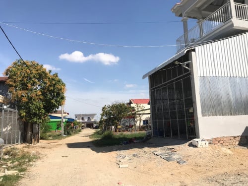 ដីលក់​ បន្ទាន់​ក្រោយ​ផ្សារ​បែកចាន​