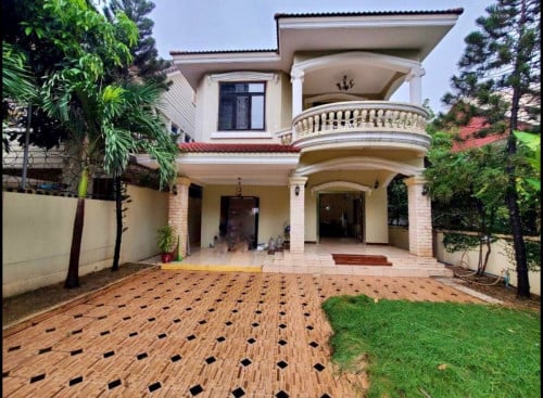 Nice Villa for rent in Toul Kork, 05Beds, 10m X 30m, Good For Residence And Office ….etc…