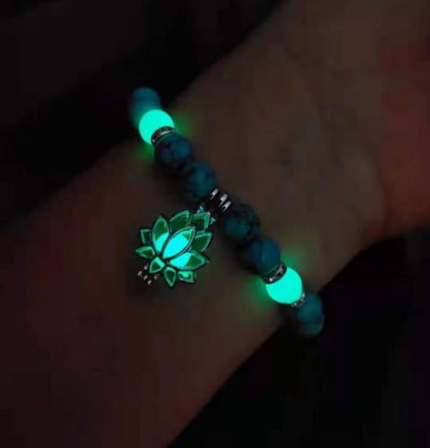 ខ្សែដៃស្រូបពន្លឺពេលថ្ងៃ បញ្ចេញពន្លឺនៅទីងងឹត