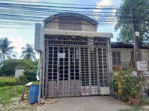 ផ្ទះនិងឃ្លាំងសំរាប់ជួល