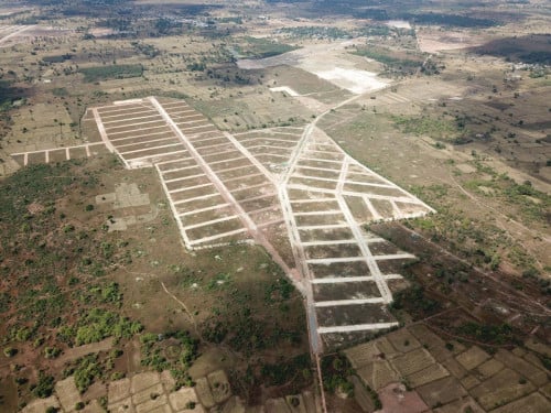 ដីមុខផ្សារតម្លៃដើម13000$លក់តែ7500$ដាច់បើយក2ឡូត៍