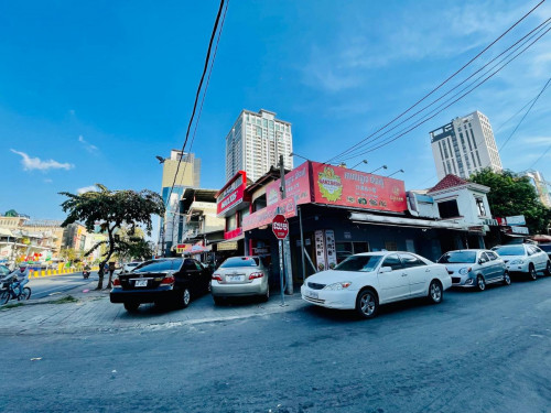 Corner Commercial Restaurant For Rent Along Monivong BLVD, 4,5x12m, 1,800$ Per Month