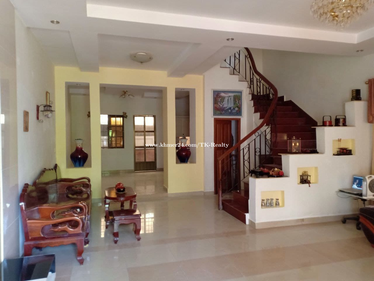 វីឡាភ្លោះ សម្រាប់ជួល ឬលក់ នៅបុរីពិភពថ្មីផ្សារដីហ៊ុយ Villa Twin For Rent