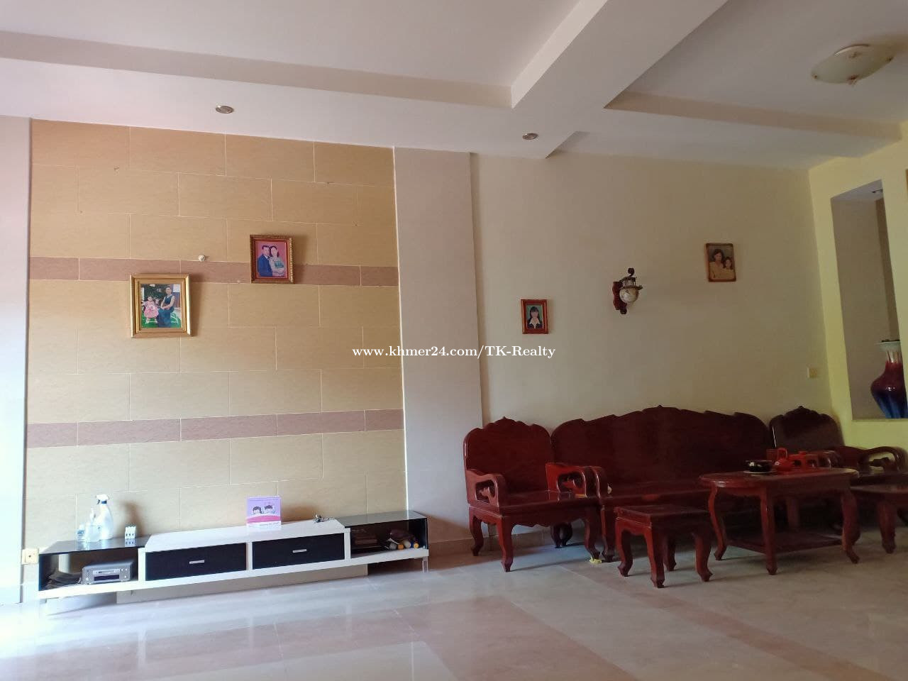 វីឡាភ្លោះ សម្រាប់ជួល ឬលក់ នៅបុរីពិភពថ្មីផ្សារដីហ៊ុយ Villa Twin For Rent