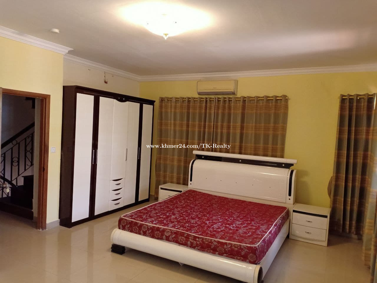 វីឡាភ្លោះ សម្រាប់ជួល ឬលក់ នៅបុរីពិភពថ្មីផ្សារដីហ៊ុយ Villa Twin For Rent