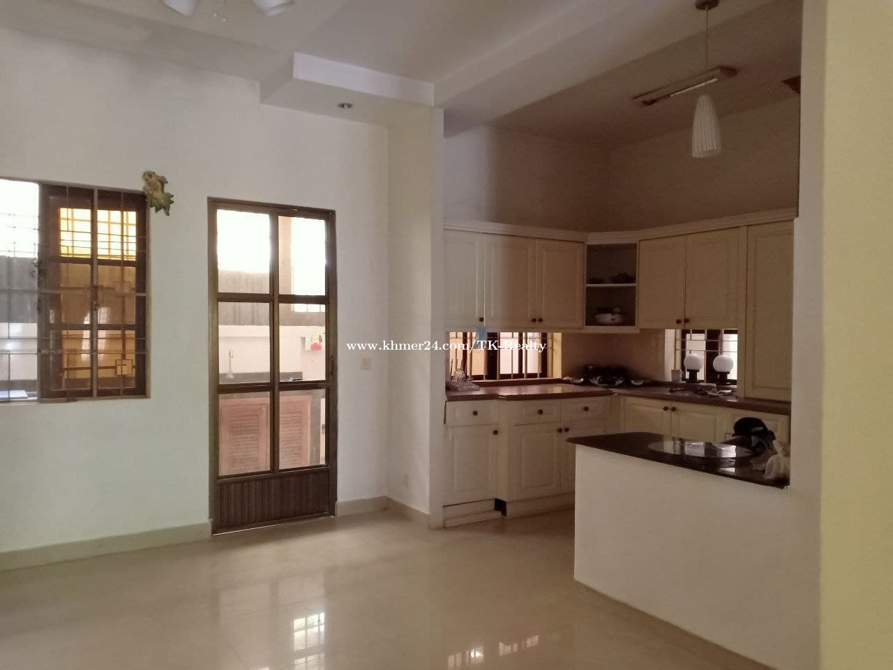 វីឡាភ្លោះ សម្រាប់ជួល ឬលក់ នៅបុរីពិភពថ្មីផ្សារដីហ៊ុយ Villa Twin For Rent