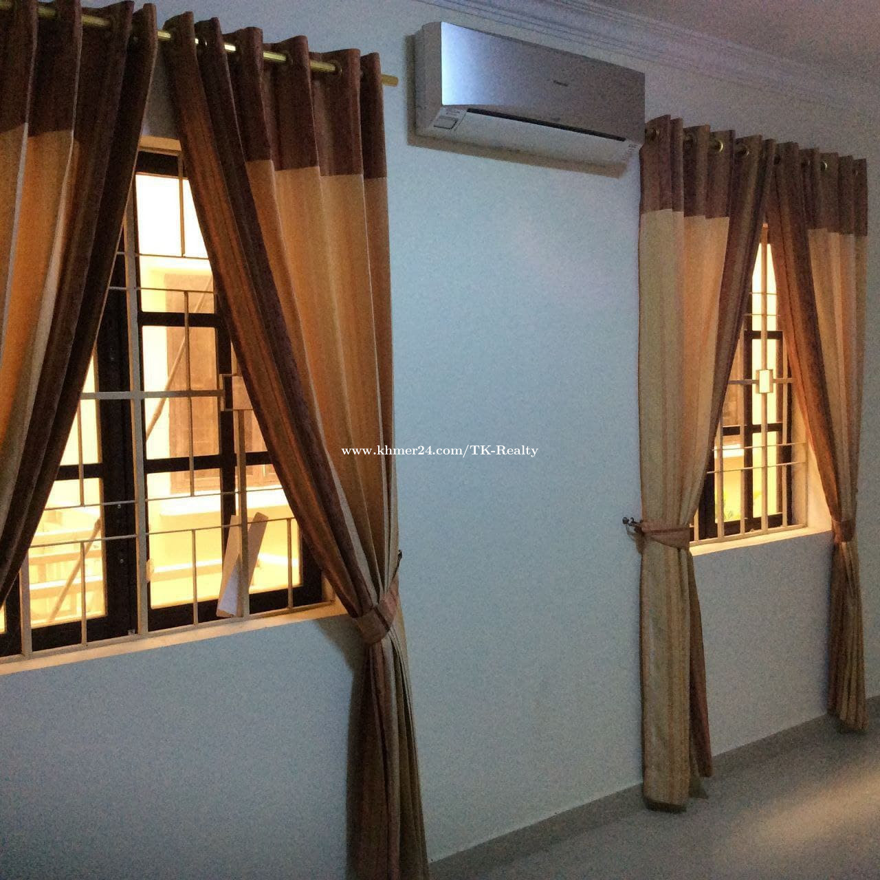 វីឡាភ្លោះ សម្រាប់ជួល ឬលក់ នៅបុរីពិភពថ្មីផ្សារដីហ៊ុយ Villa Twin For Rent