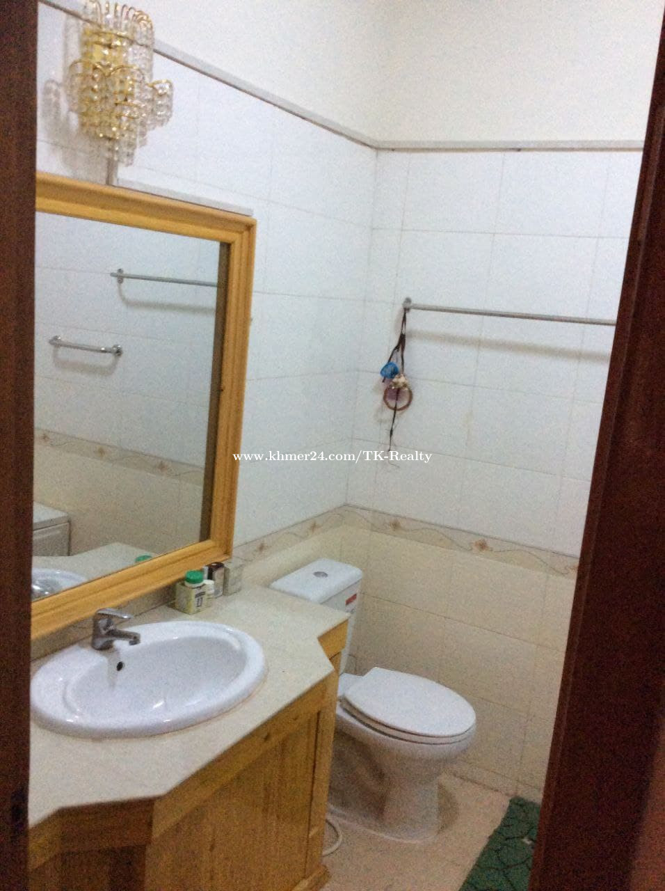 វីឡាភ្លោះ សម្រាប់ជួល ឬលក់ នៅបុរីពិភពថ្មីផ្សារដីហ៊ុយ Villa Twin For Rent