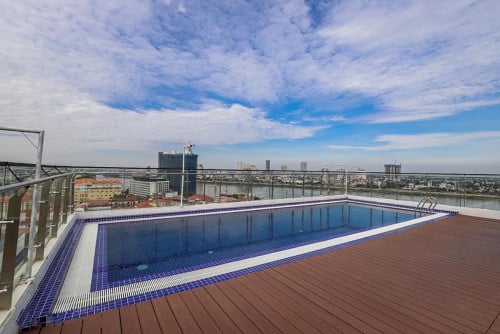 Doun Penh area | Modern apartment with elevator and pool for rent near Phsar Chas