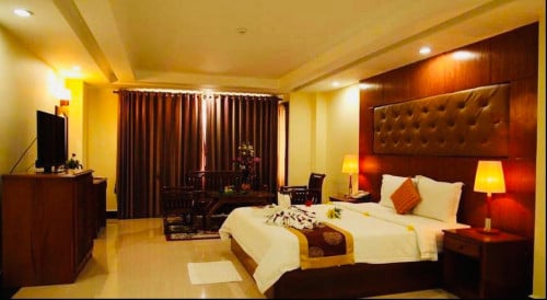 Building Hotel For Sale Near At Chamkamorn, 08 Floors, 80 Rooms, 6,500,000$