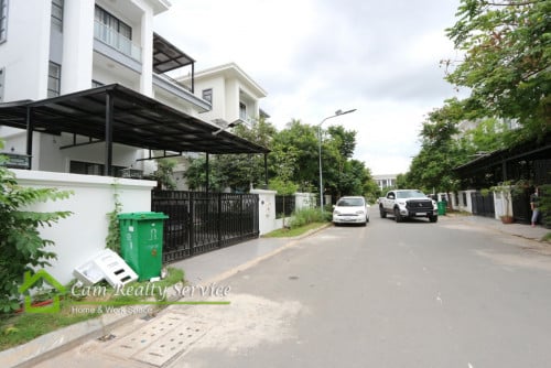 ISPP area | Beautiful 4 bedrooms twin-villa in gated community for rent