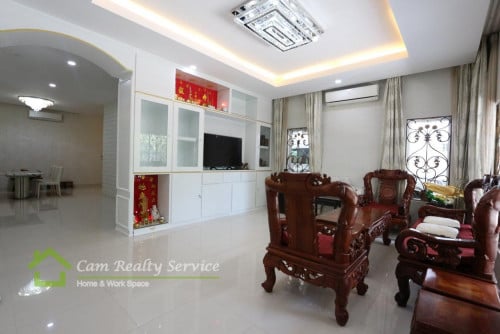 National Road 1 area | Very nice 4 bedrooms twin villa in gated community for rent